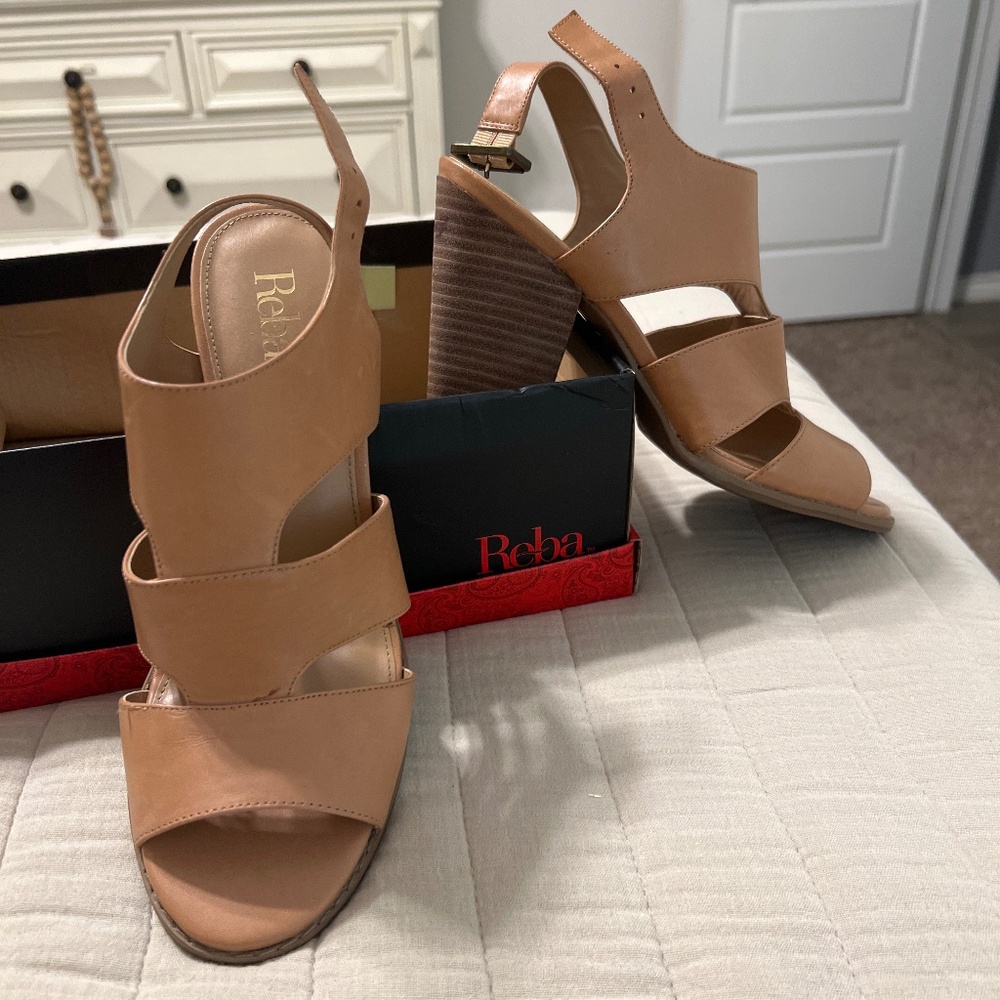 Reba Skyla Tan Block Heel Leather Sandal Size 9